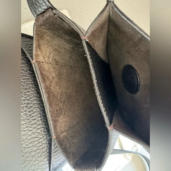 LIKE NEW Cuyana Concertina Phone Bag in Black Pebbled Leather - Picture 8 of 11